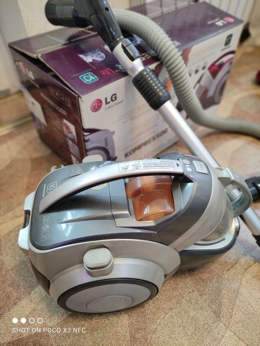 Пылесос с контейнером в безупречном состоянии