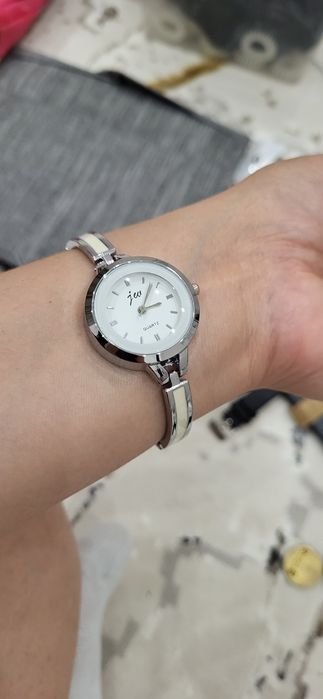 Часы женские новые