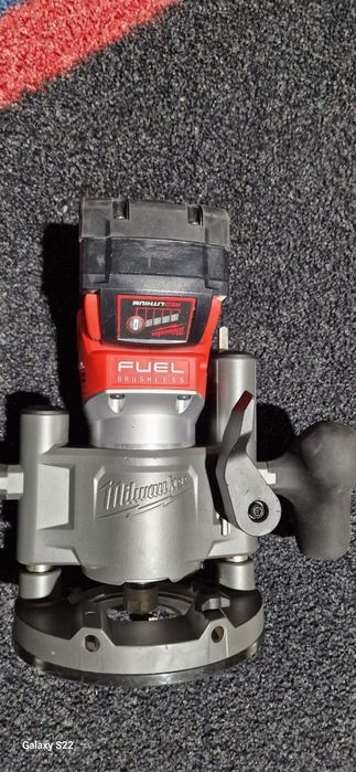 Makita ,Milwaukee freza curent ,acumulatori