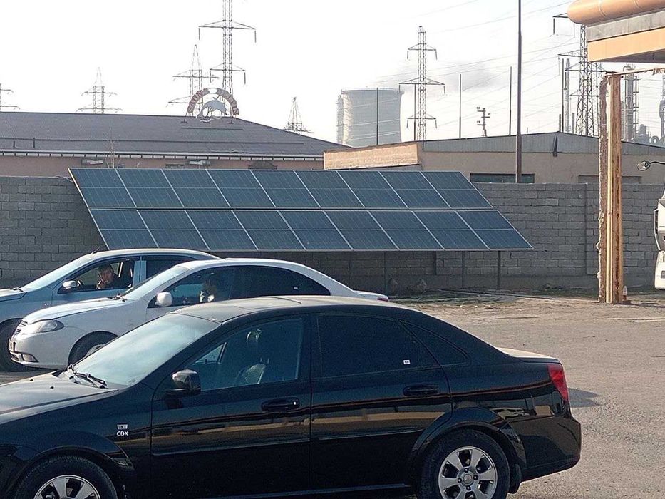 Куёш панелларини хонадон ва ташкилотларга урнатиш, исталган кувватда.