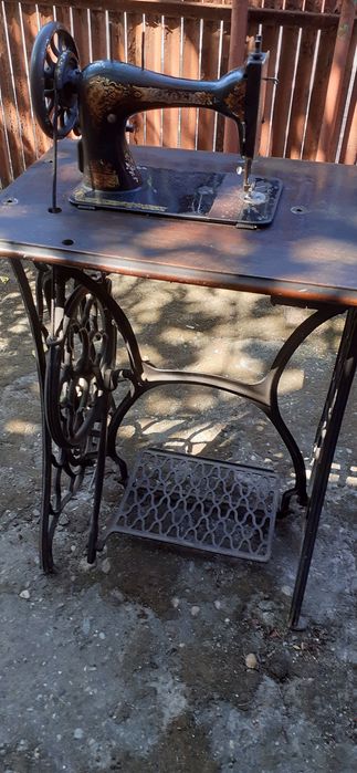 Masina de cusut Singer - veche.