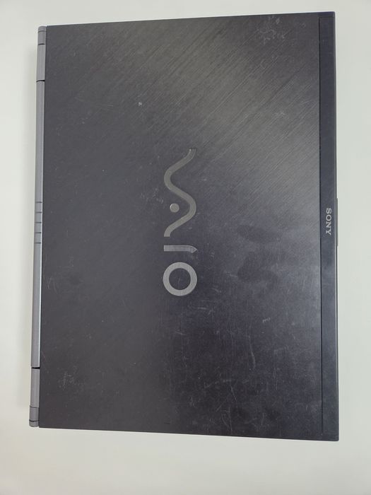 Sony VAIO PCG‑6Q1M – работещ с батерия и зарядно.
