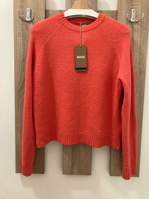 Блузи , пуловери на BOSS, в свежи цветове, нови с етикет