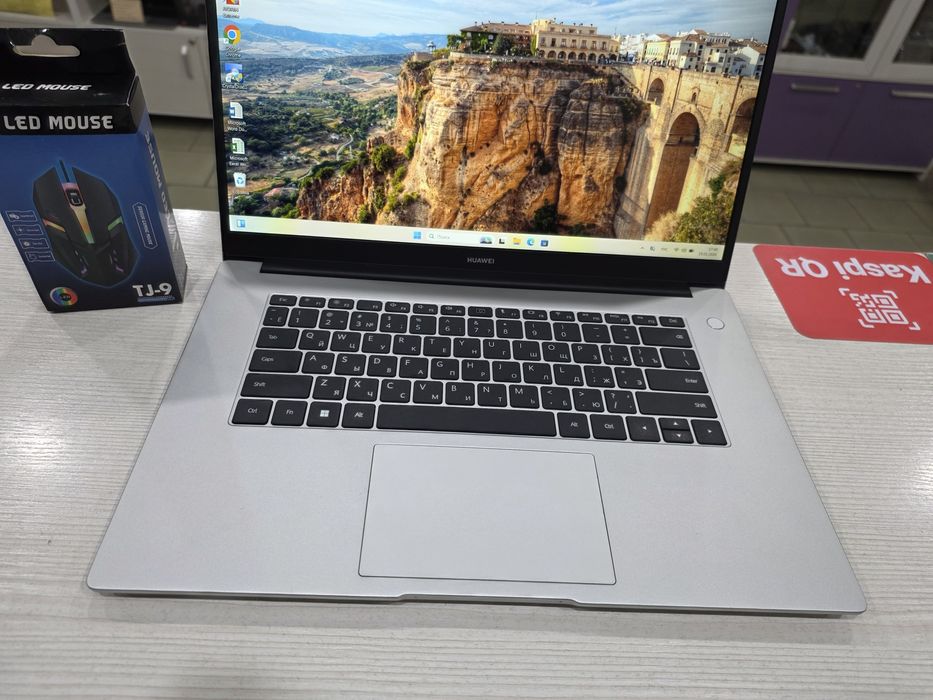 Huawei 2022 г (Core i5-11 Gen, 8 Gb DDR4, 256 Gb SSD)