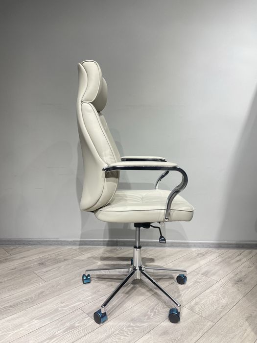 Офисное кресло для руководителей модель Luana