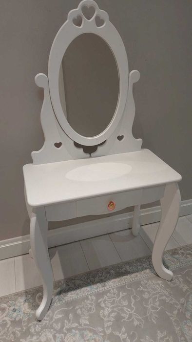 Детский туалетный столик