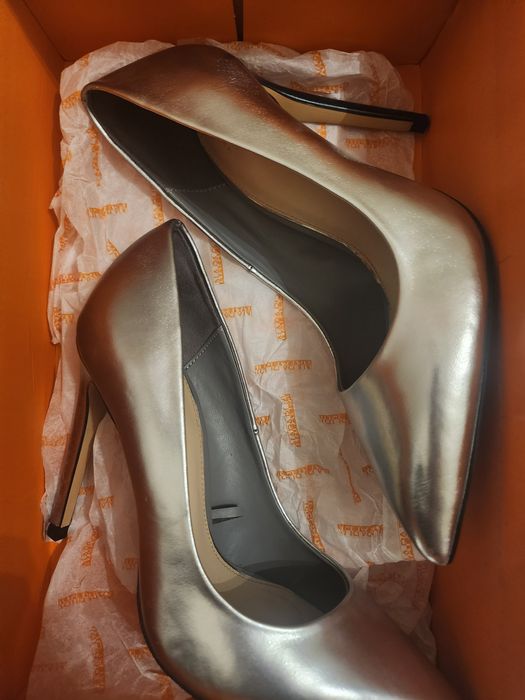 Сребристи обувки Zara