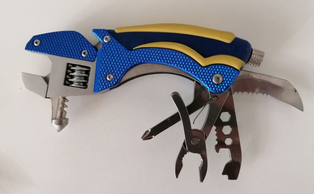 Unealtă multifuncțională.. Multi tool