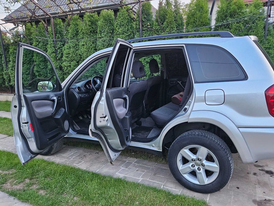 Toyota RAV4 2005 diesel 116 cp