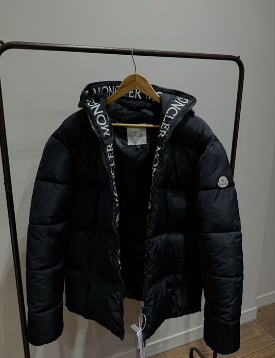 Продам куртку Moncler