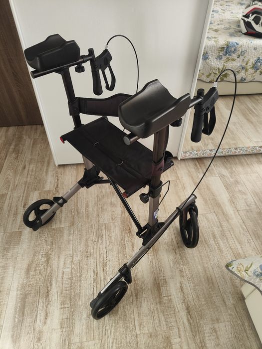 Cadru cu roti pentru perasane cu dizabilitati