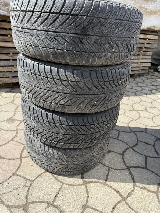 Goodyear Ultragrip 8 245/45/18 Iarna