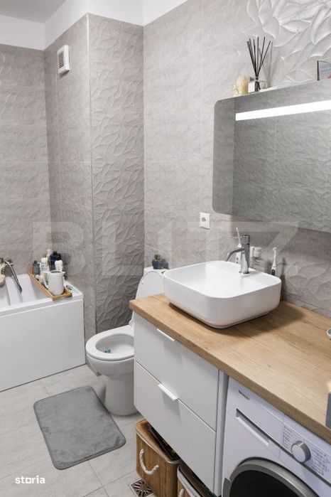 Apartament de vanzare, 67 mp, semidecomandat, parcare, zona Eroilor