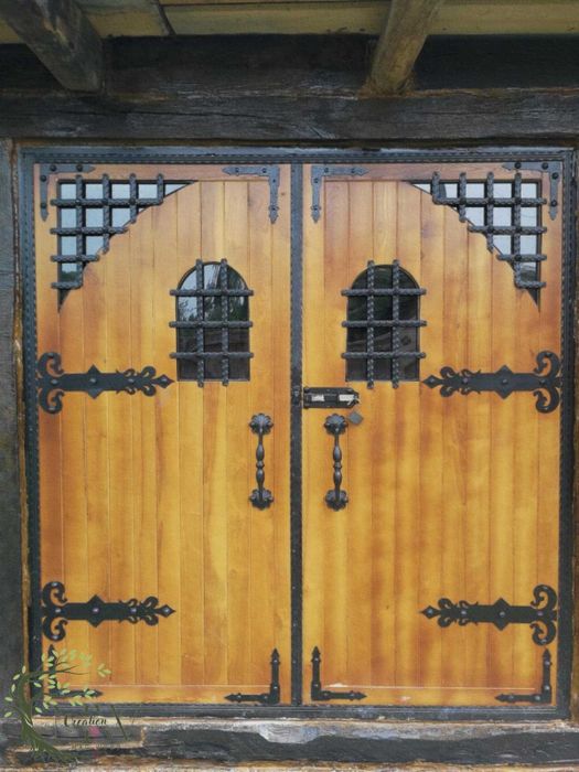 Usi, mese din lemn masiv, Usi rustice din lemn masiv