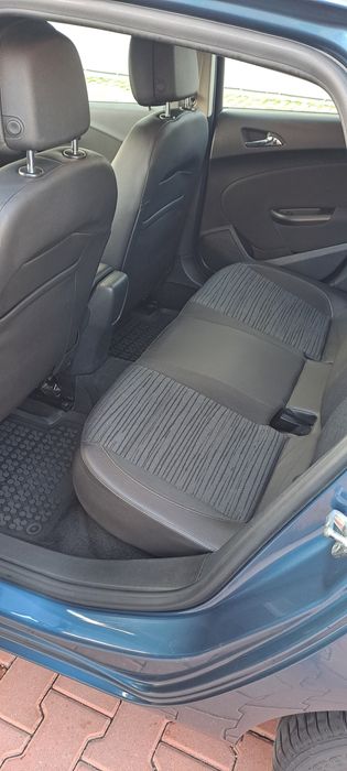 Vând Opel Astra j Enjoy Sedan.