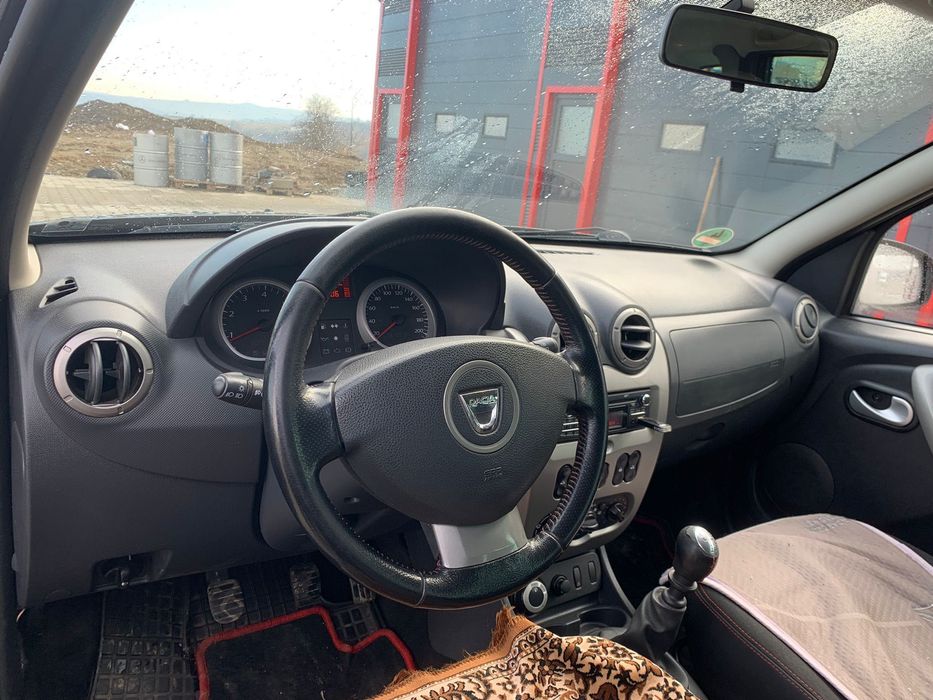 Vând Dacia Duster  4x4