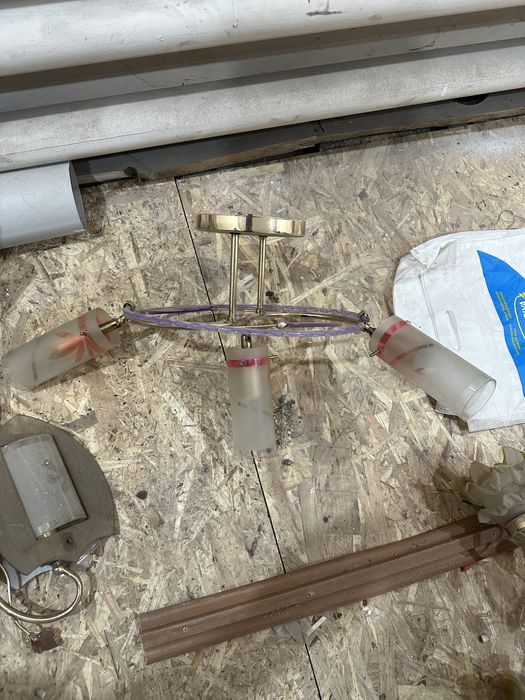 Люстры отдам даром за шоколадку