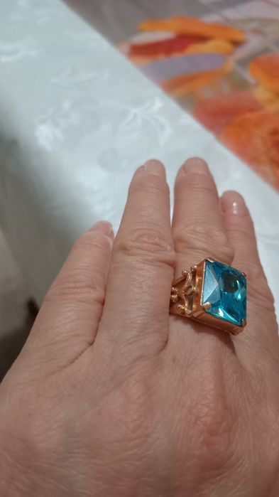 Продам золотое кольцо.