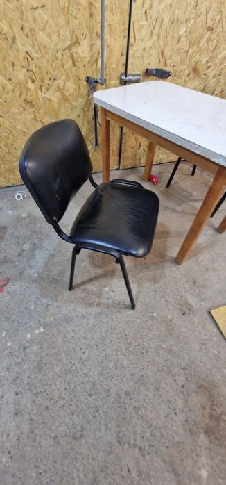 Стол со стульями