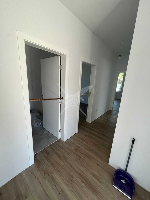 Продава се Къща в с. Синеморец, Област Бургас - 302 кв.м за 1782 €/кв.м - Снимка #1