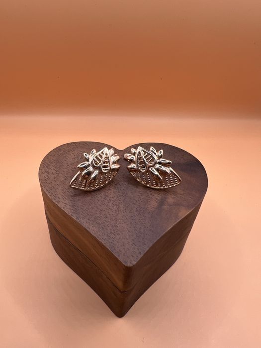 Продам золотые серьги.