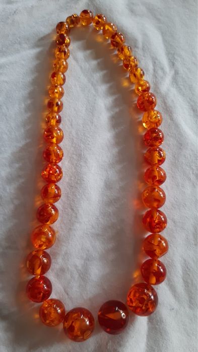 Янтарные бусы