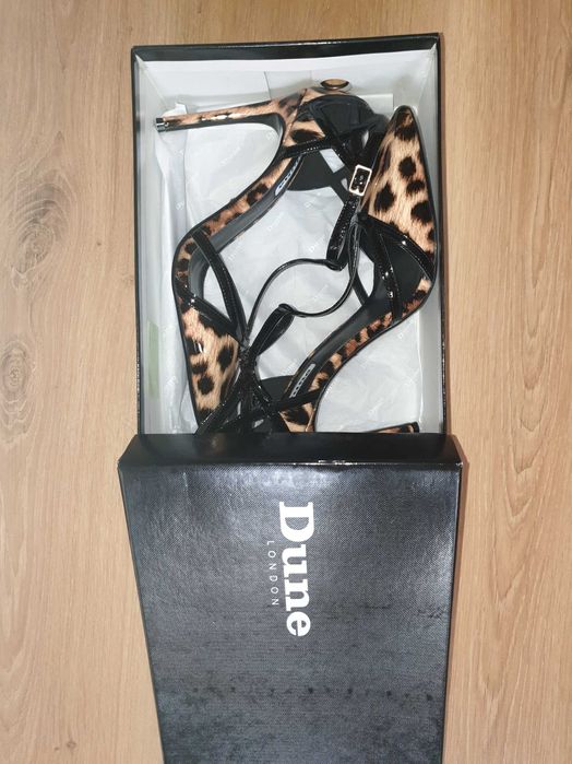 НОВИ! Елегантни обувки Dune London, естествен лак, номер 39