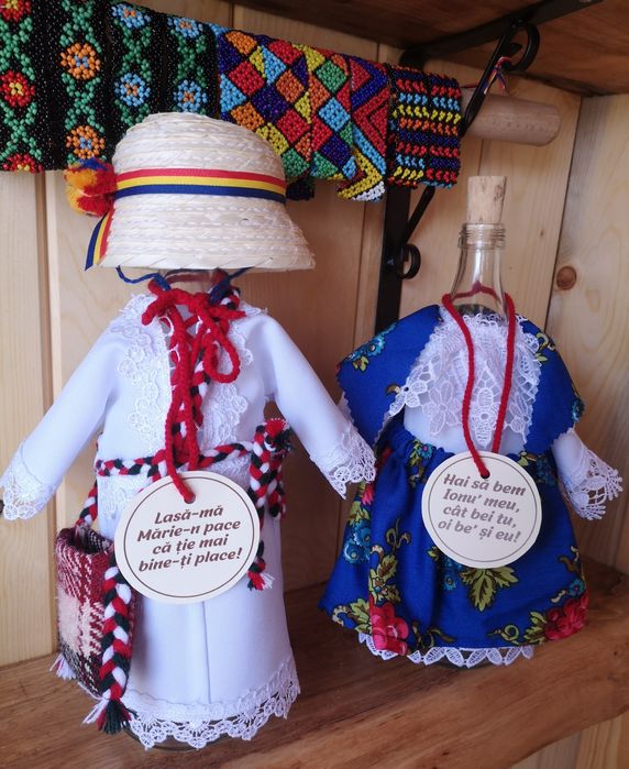 Sticle în straie populare/Set sticle în costum popular de Maramureș