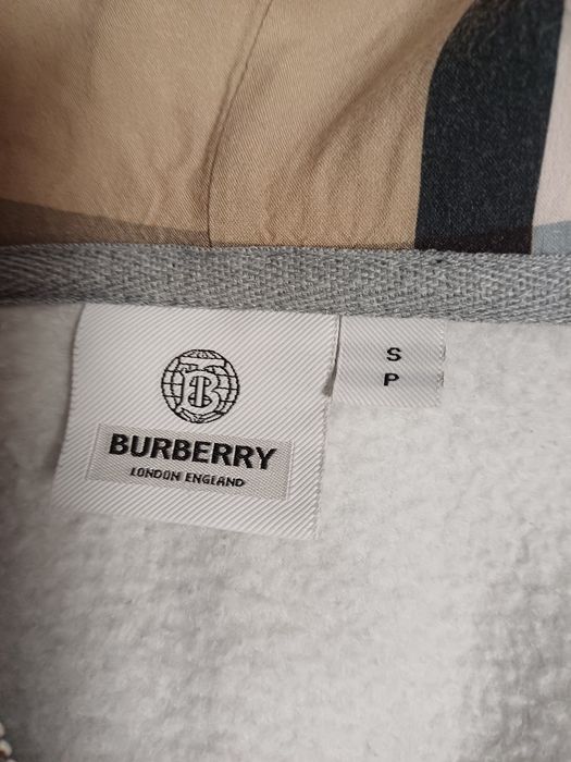 Zip-up burberry în stare buna
