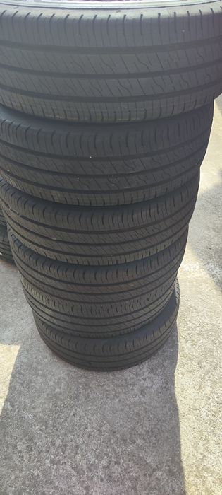 Vând 6 cauciucuri Goodyear 215 65 R16 C