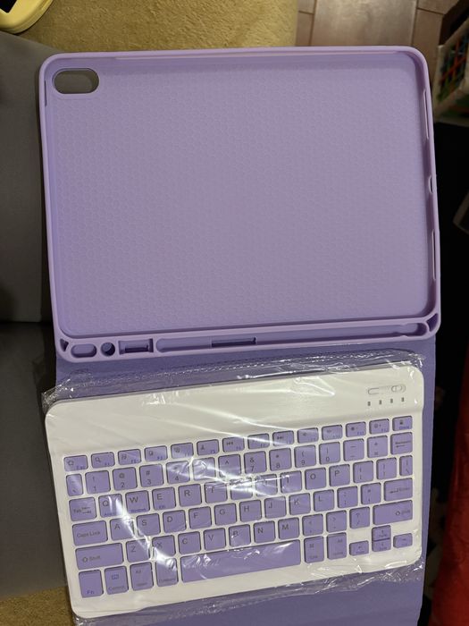 Кейс за таблет с клвиатура / case IPad 11