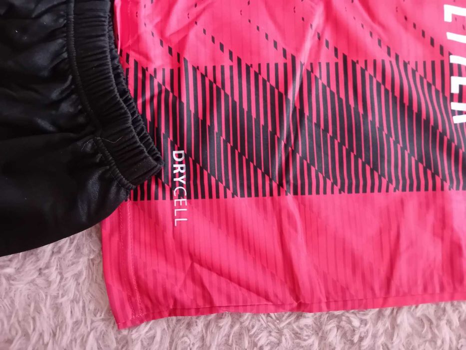 Чисто нов оригинален екип на Милан