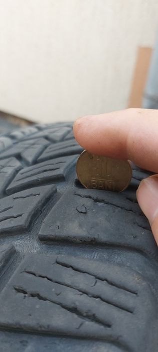 Vând cauciucuri de iarnă 215 65 R16 Duster