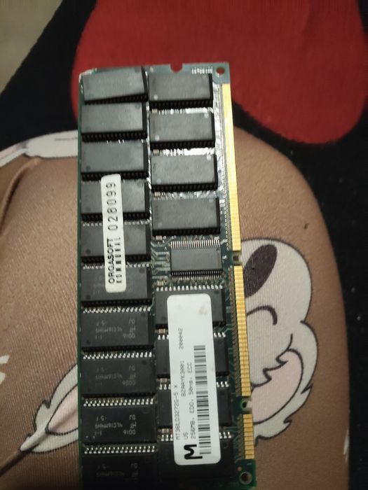 Memorie RAM exact că în poze