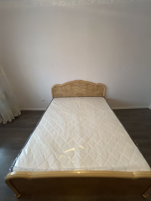 Кровать двуспальная