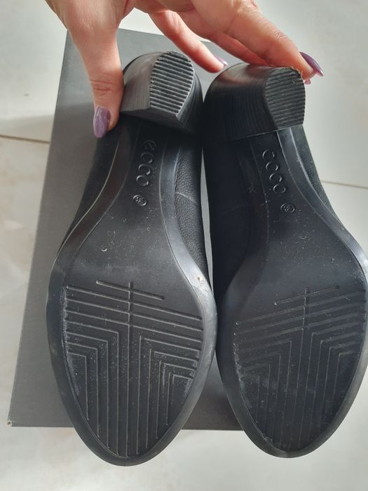 Vand pantofi cu toc negru Ecco marimea 39 aproape noi