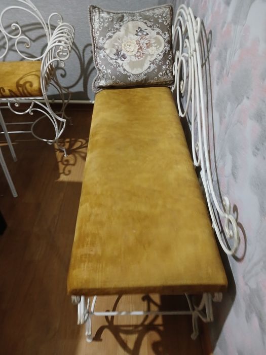 Кованные банкетки и стулья