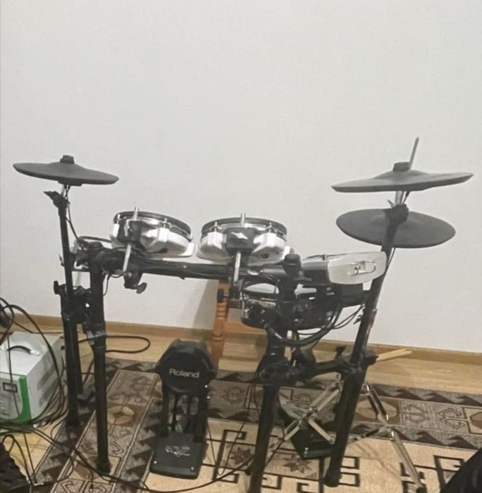 Vând set de tobe electronice ROLAND