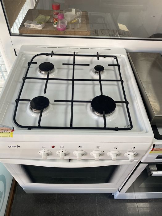 Свободностояща комбинирана готварска печка газ/ ток GORENJE 60 см.