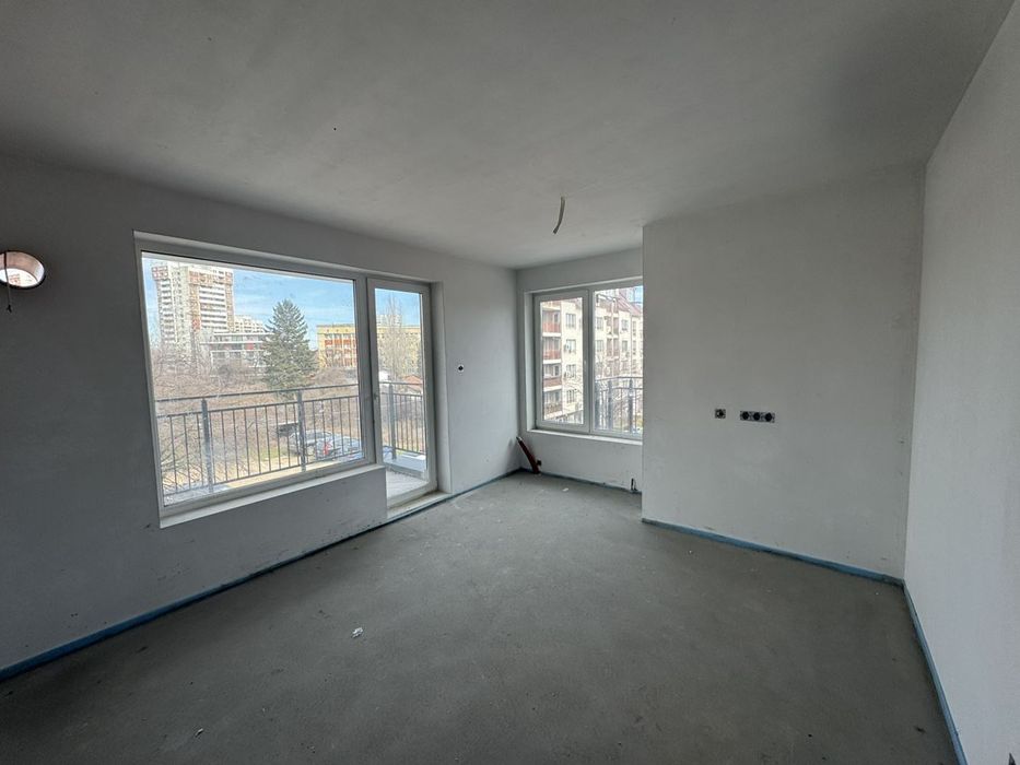 Просторен четиристаен апартамент в ж.к. Карпузица!