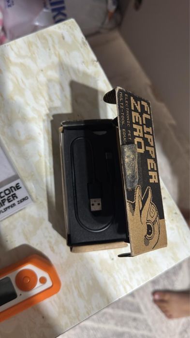 Продам програматор-микрокомпьютер Flipper zero