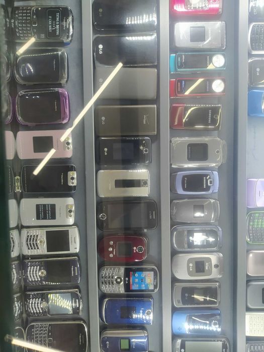 perfectum telefonlar sotiladi har xil  blackberry, samsung