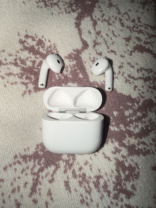слушалки Airpods 4