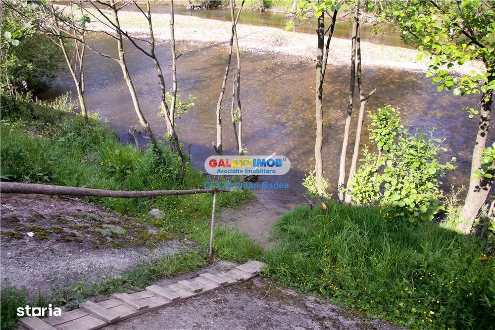 Pensiune de vanzare zona Voineasa - jud. Valcea