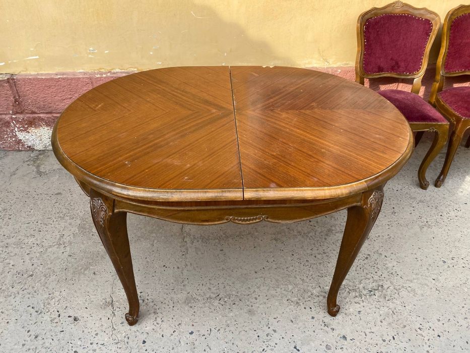 Продается стол и стулья