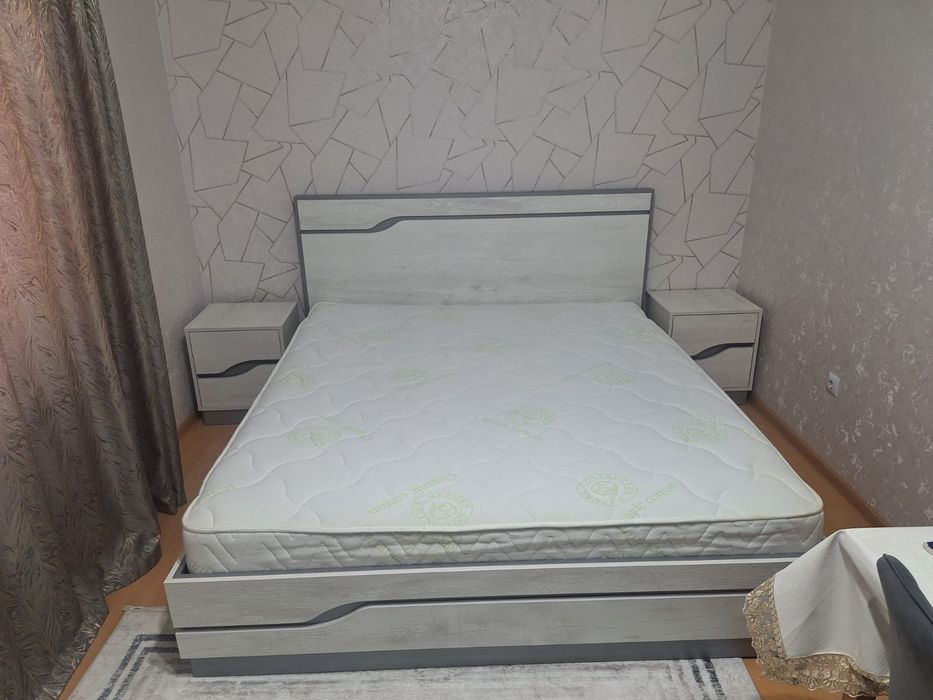 Кровать с матрасом+ 2 тумбы производство Белоруссия ортопедический мат