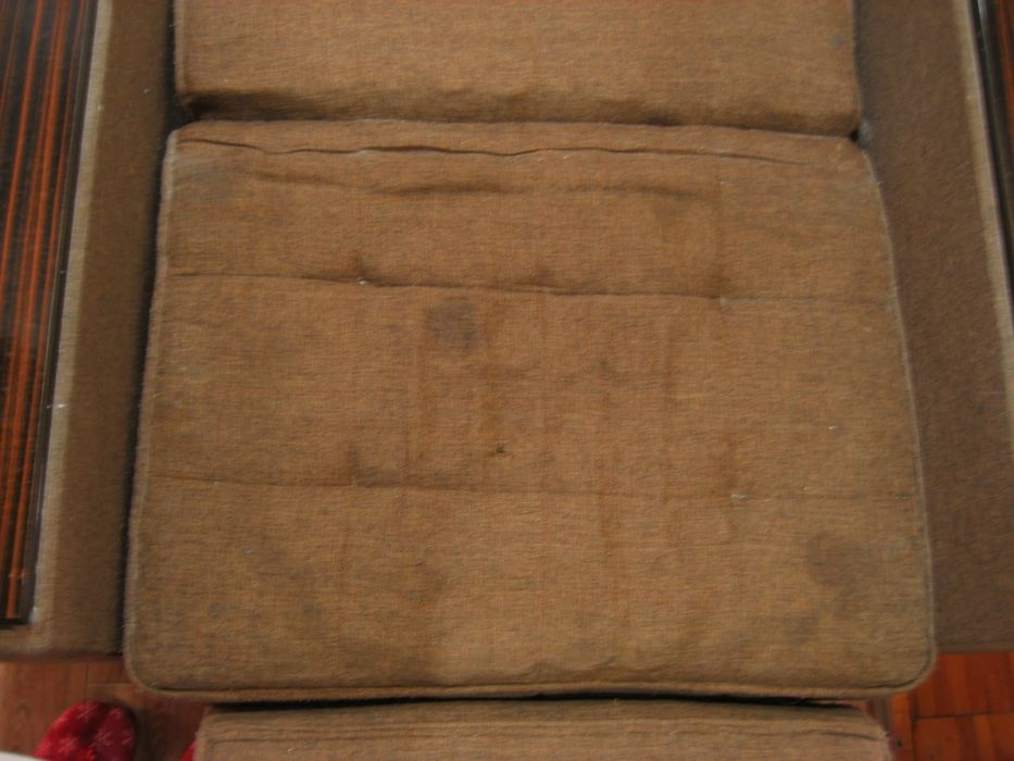 удобное мягкое кресло для дома или дачи