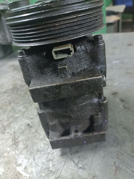 Продам компрессор кондиционера Форд Мондео 2,для ДВС 2.0.