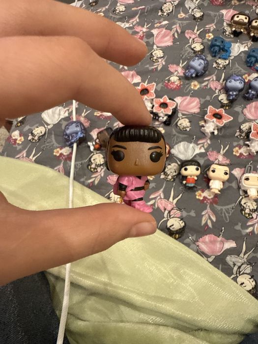 Продаю фигурки очень страные дела kinder joy