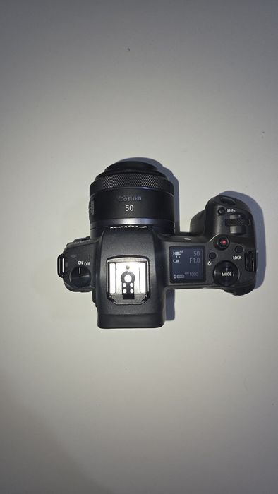 Canon mirrorless eos r